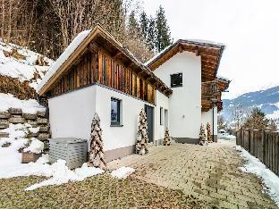 Attractive holiday home in Bruck an der Grossglocknerstrasse, near the ski lift