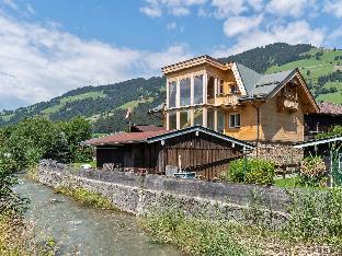 Central Apartment with Balcony, Terrace, Garden, Deckchairs