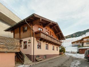 Spacious detached chalet in DientenSalzburgerland close to the slopes