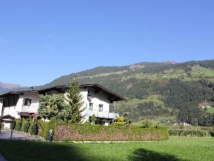 Apartment in Aschau im Zillertal with Balcony and Parking