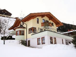 Sunlit Apartment near Ski Area in Huttschlag