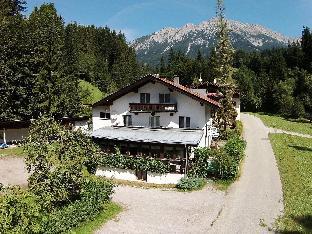 Hill-view Apartment in Scheffau with Terracer.