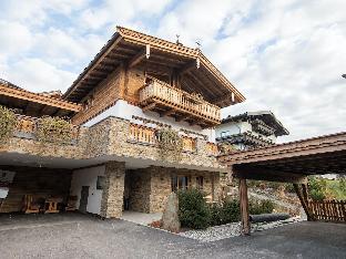 Affluent Chalet in Neukirchen near Wildkogel Ski Arena